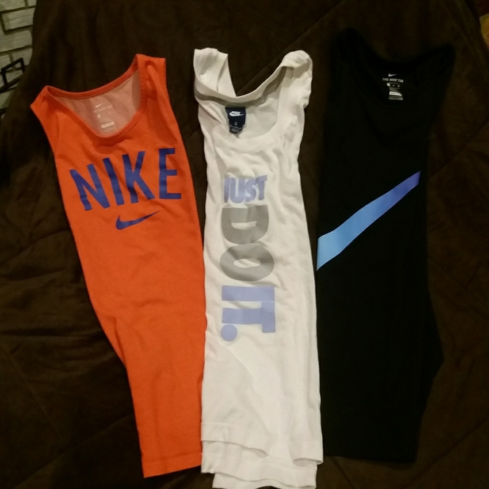 Bundle of 4 Nike tank tops